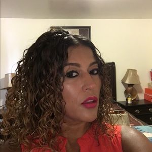 Meet your Posher, Gloria